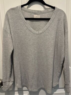 Lou & Grey Light Gray Waffle Knit V-Neck - Casual Top Size S